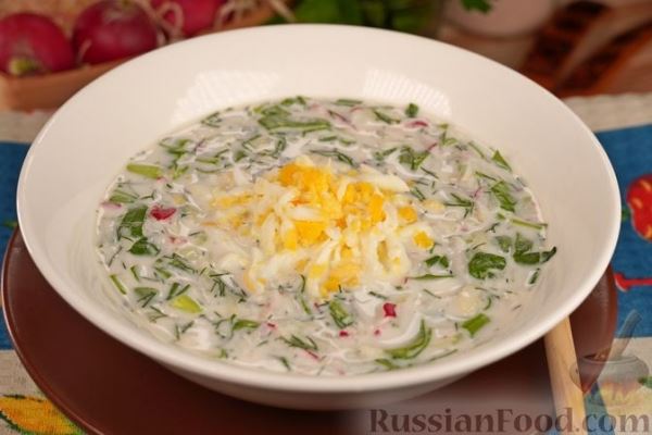 Огуречный холодный суп на кефире, с редисом и шпинатом