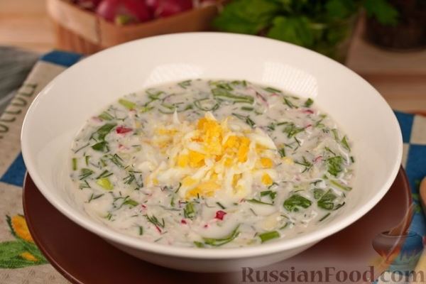 Огуречный холодный суп на кефире, с редисом и шпинатом