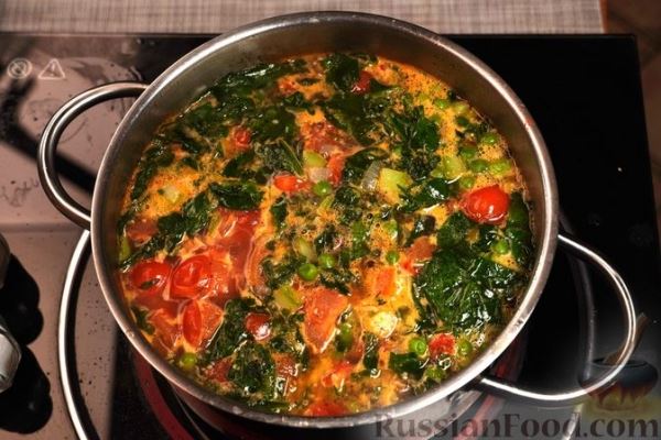 Овощной суп с кабачками и шпинатом