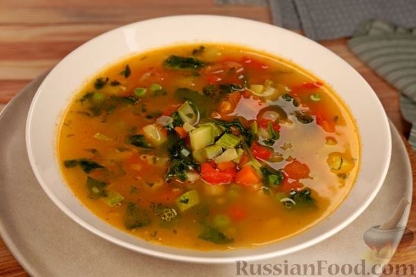 Овощной суп с кабачками и шпинатом