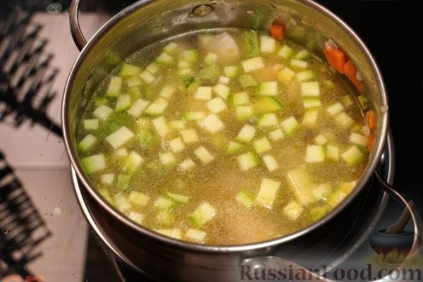Щавелевый суп с кабачками и курицей