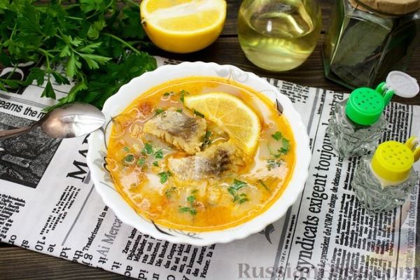 Рыбный суп с рисом, консервированными помидорами и сливками